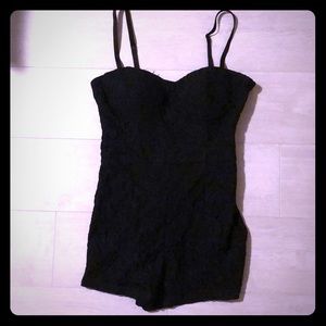 Black sleeveless lace romper built in bra Sz S